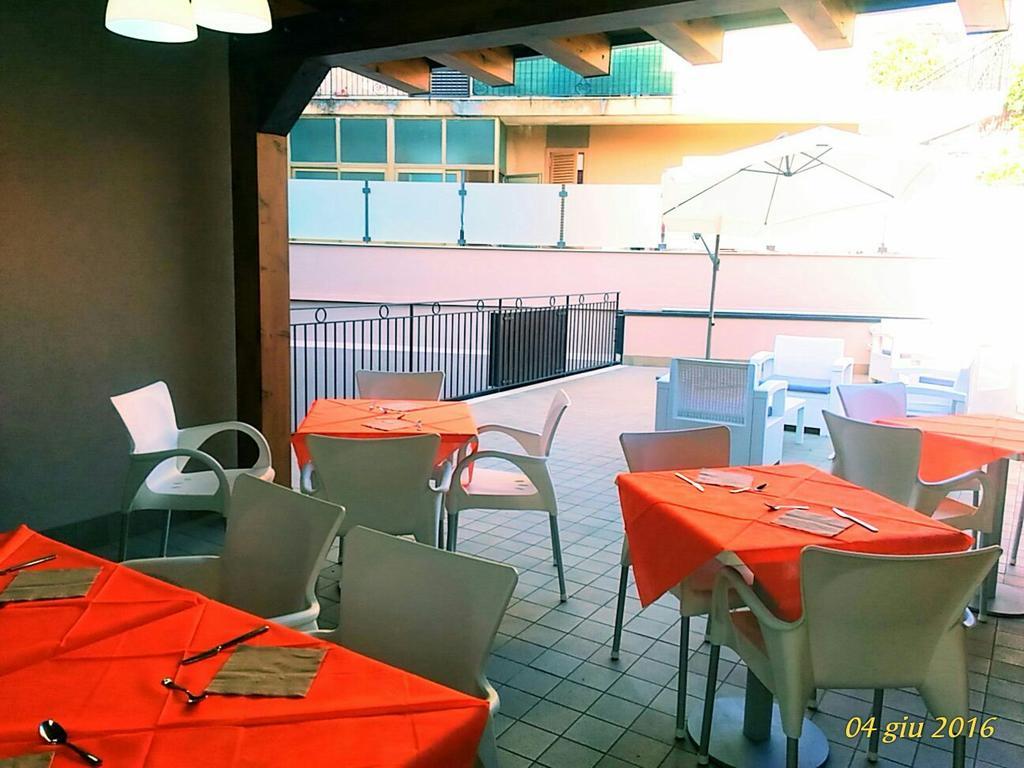 B&B Ciclopi Aci Castello Exterior foto