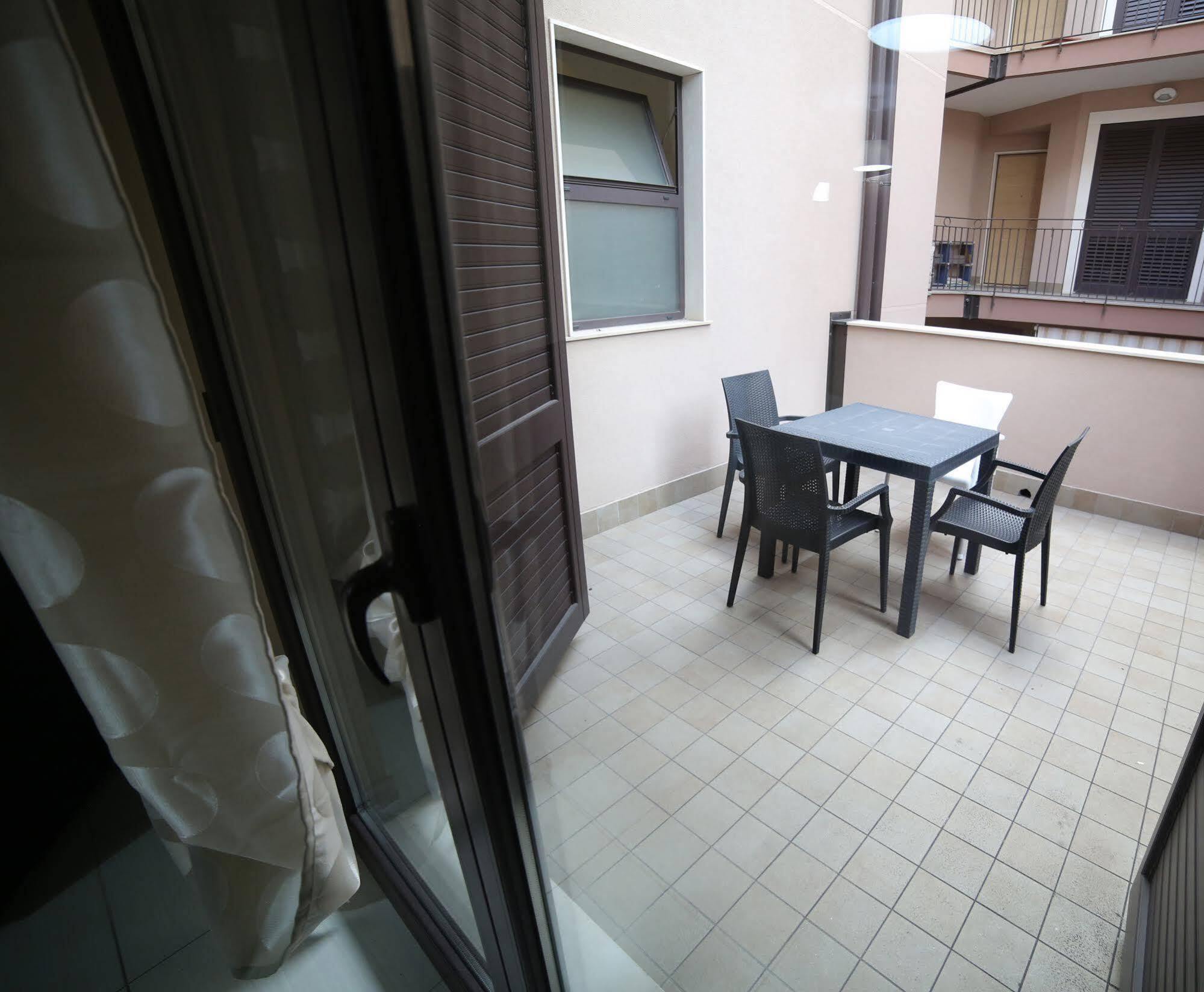 B&B Ciclopi Aci Castello Exterior foto